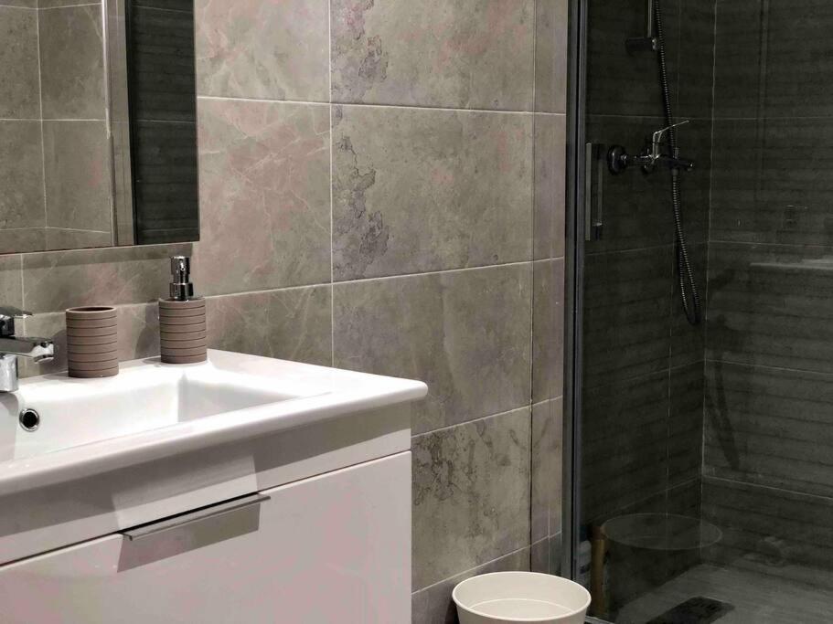 Luxury Floor, Center... * Casablanca
