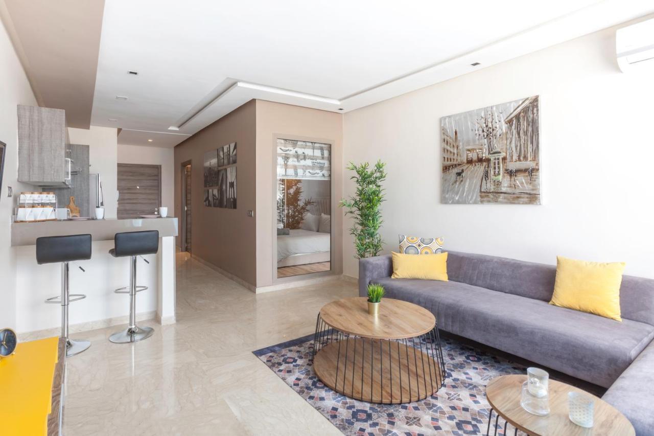 Luxury Floor, Center... *